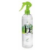 Жидкий освежитель воздуха с лёгким ароматом.